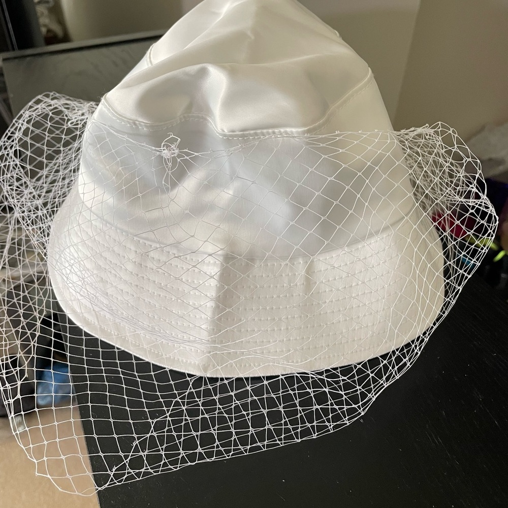 Very cute white hat - Picture 6 of 11